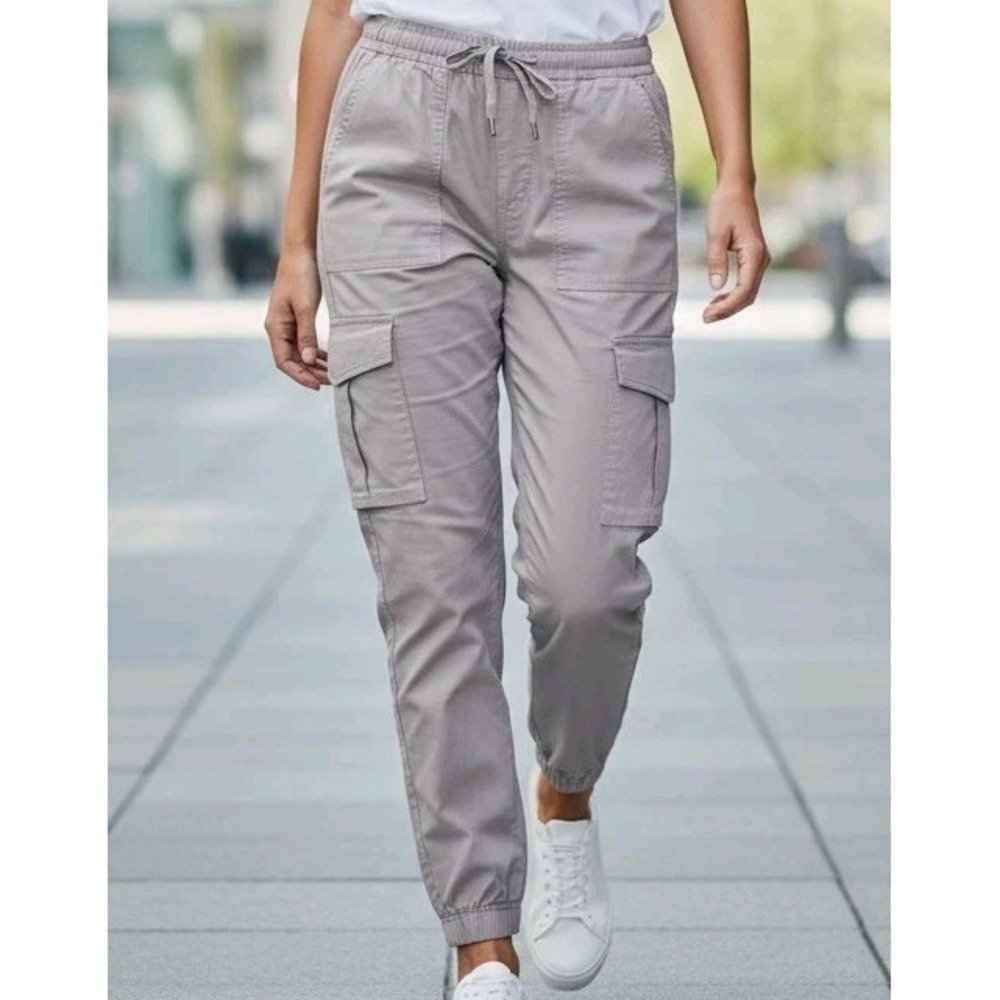 YMI Mid-Rise All Day Cargo Pants Tan Size Lg Excellent Condition